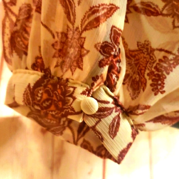 Semi Shear, Semi Lined Cute Floral Blouse - Picture 4 of 5